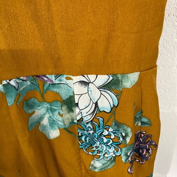 Stunning women’s Windsor Jumpsuit Size Medium - Picture 2 of 3